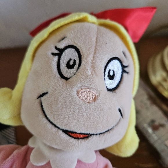 Cindy Lou Who Plush - Picture 3 of 4